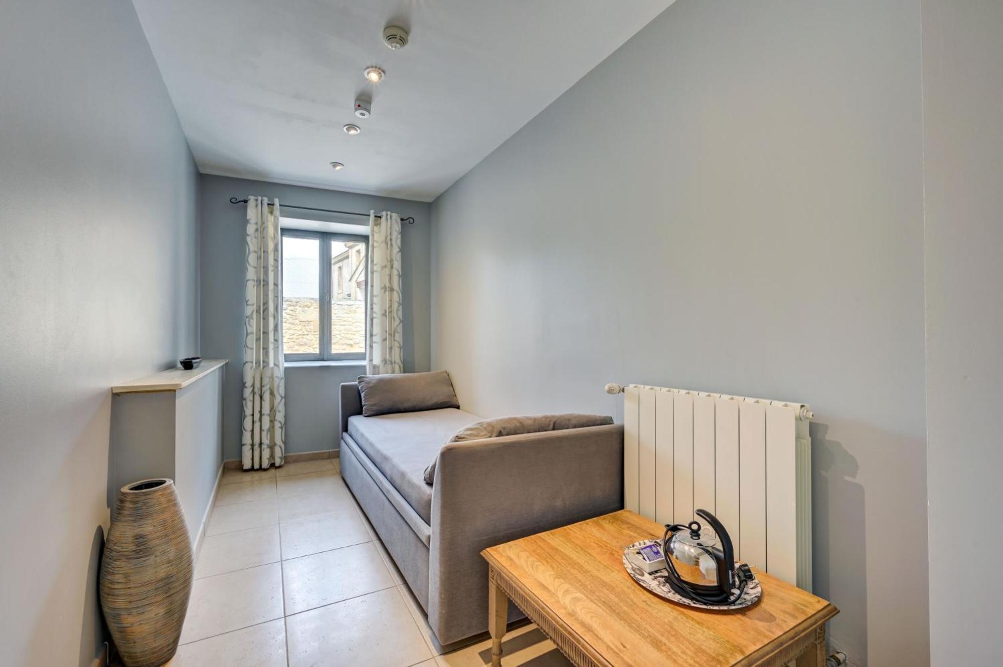 La Belle Vie Hotel Saint-Hilaire-d'Ozilhan ภายนอก รูปภาพ