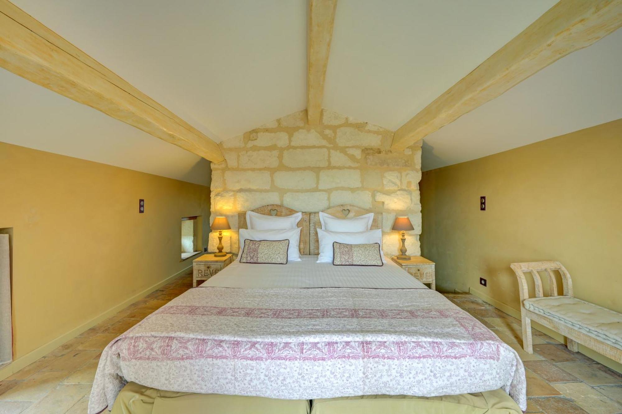 La Belle Vie Hotel Saint-Hilaire-d'Ozilhan ภายนอก รูปภาพ