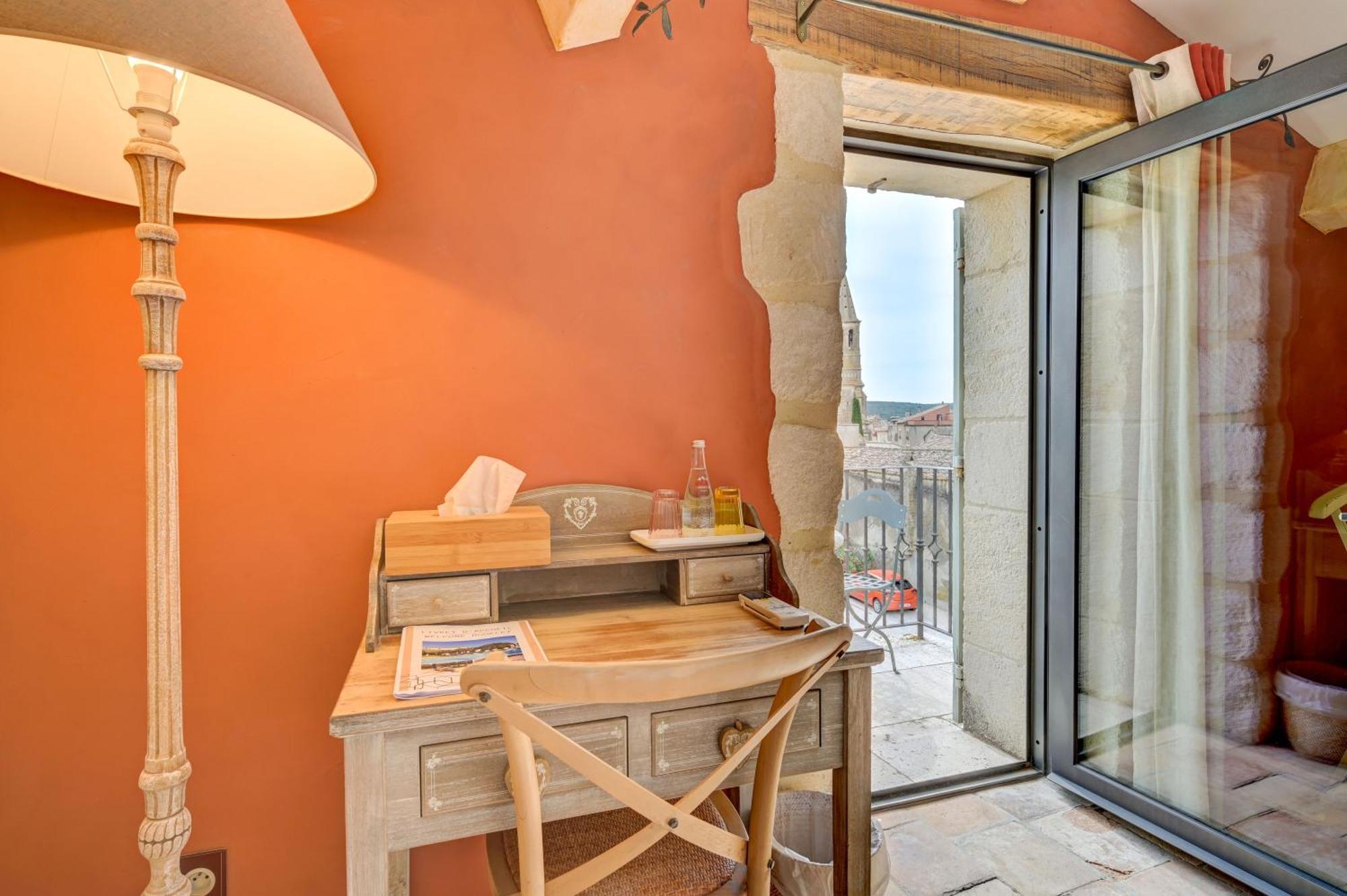 La Belle Vie Hotel Saint-Hilaire-d'Ozilhan ภายนอก รูปภาพ