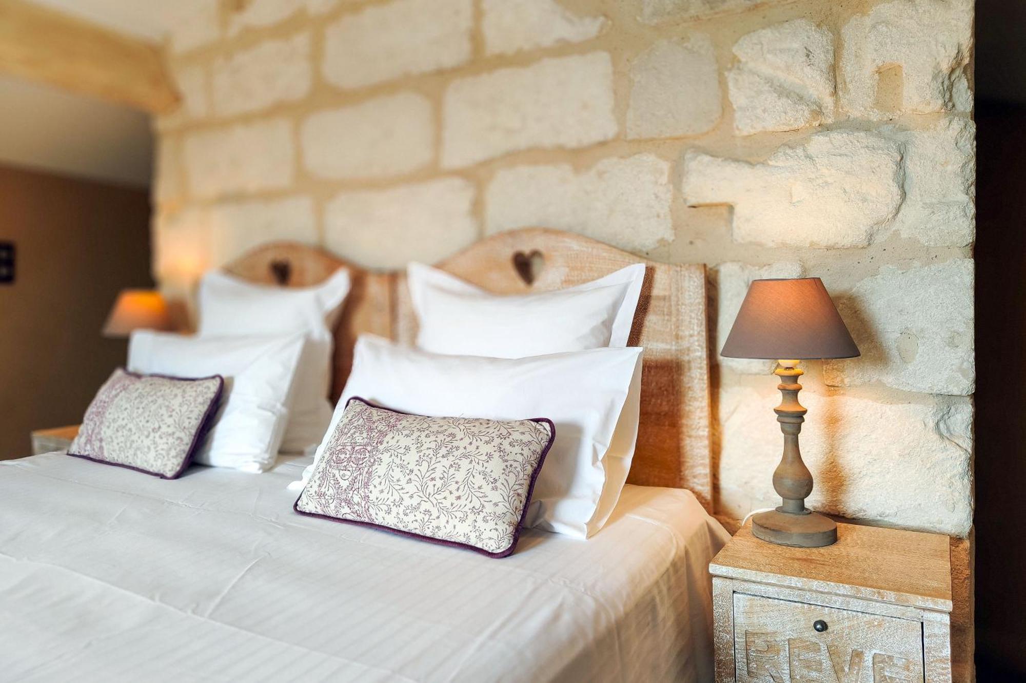 La Belle Vie Hotel Saint-Hilaire-d'Ozilhan ภายนอก รูปภาพ
