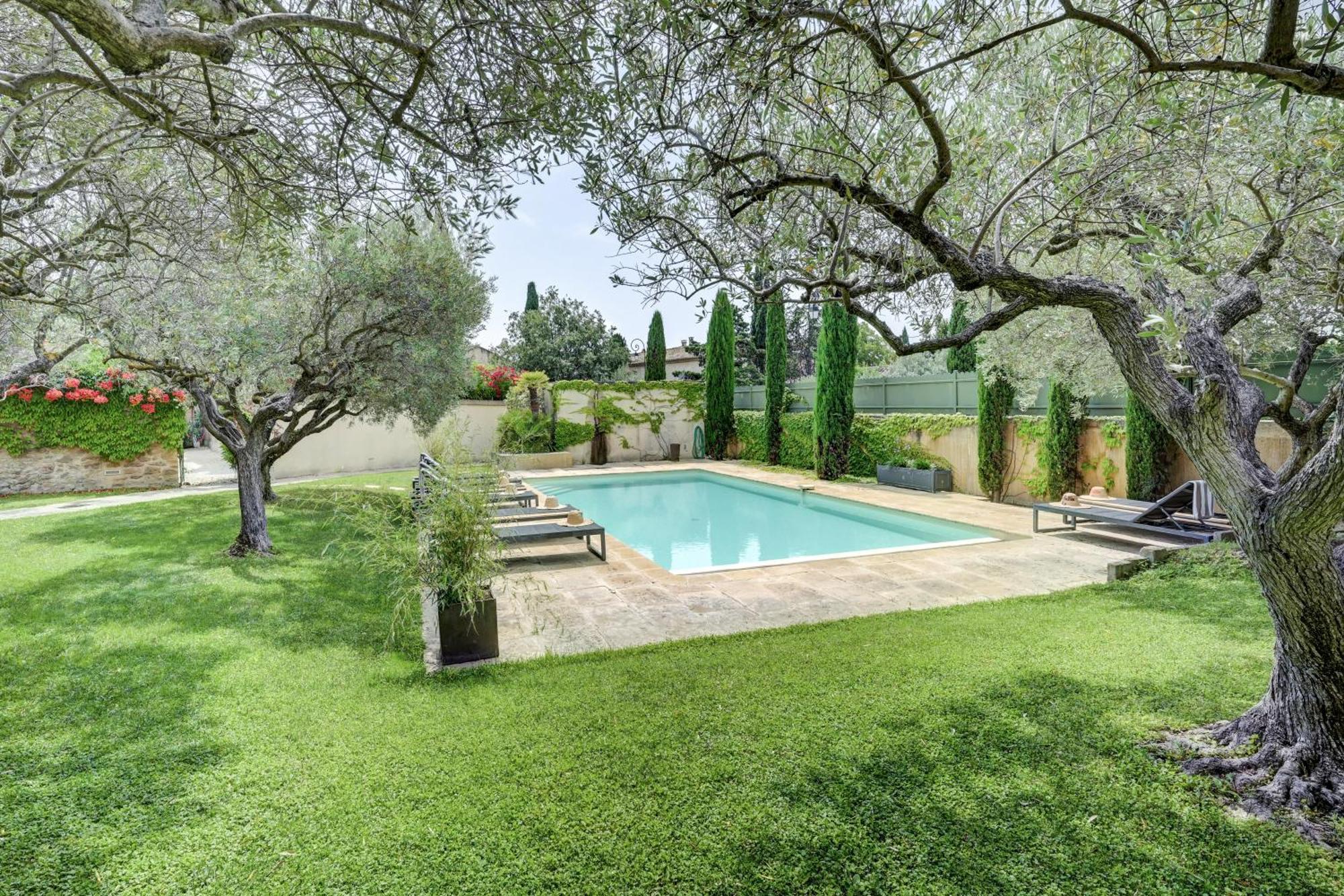 La Belle Vie Hotel Saint-Hilaire-d'Ozilhan ภายนอก รูปภาพ