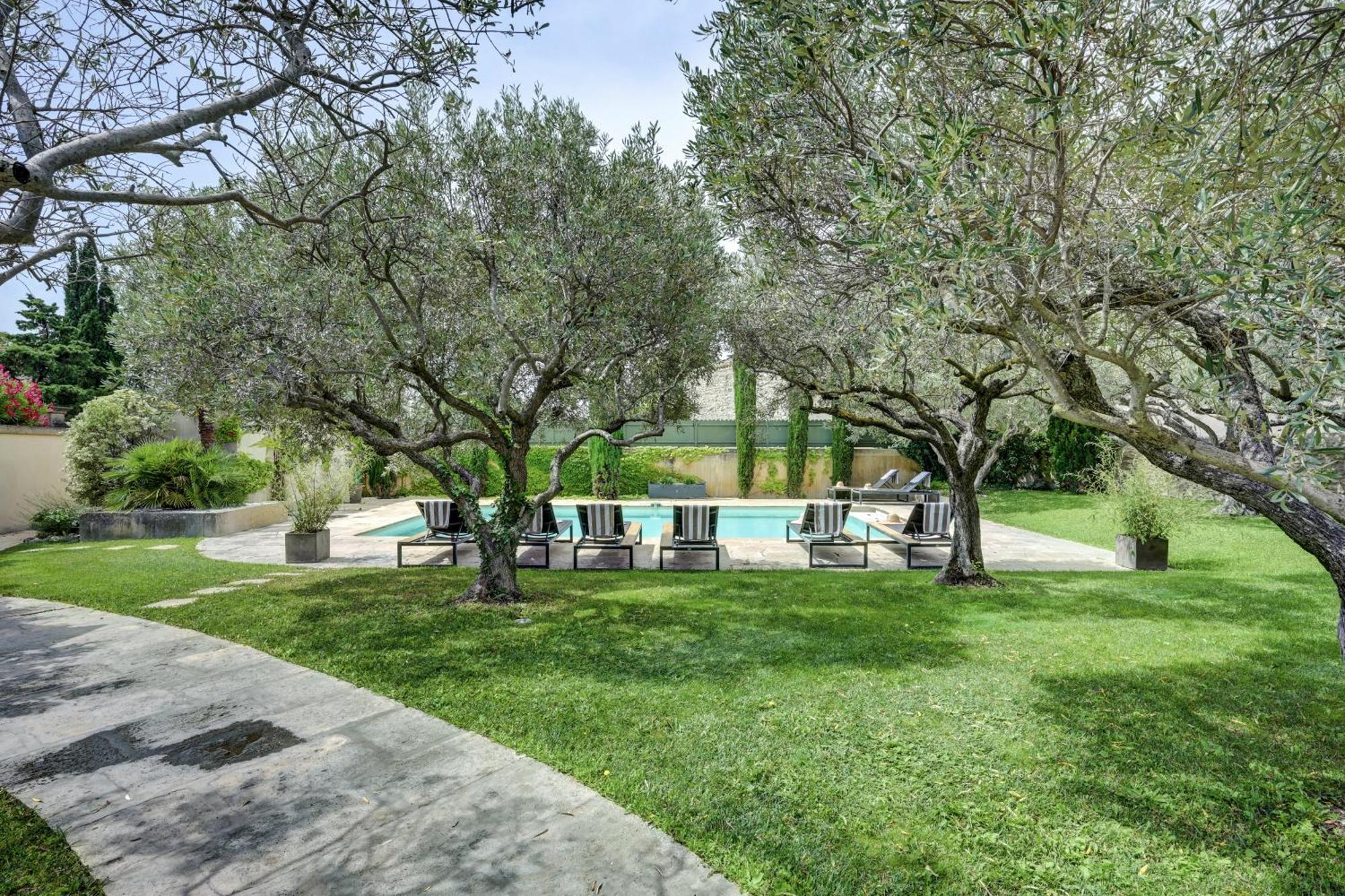 La Belle Vie Hotel Saint-Hilaire-d'Ozilhan ภายนอก รูปภาพ