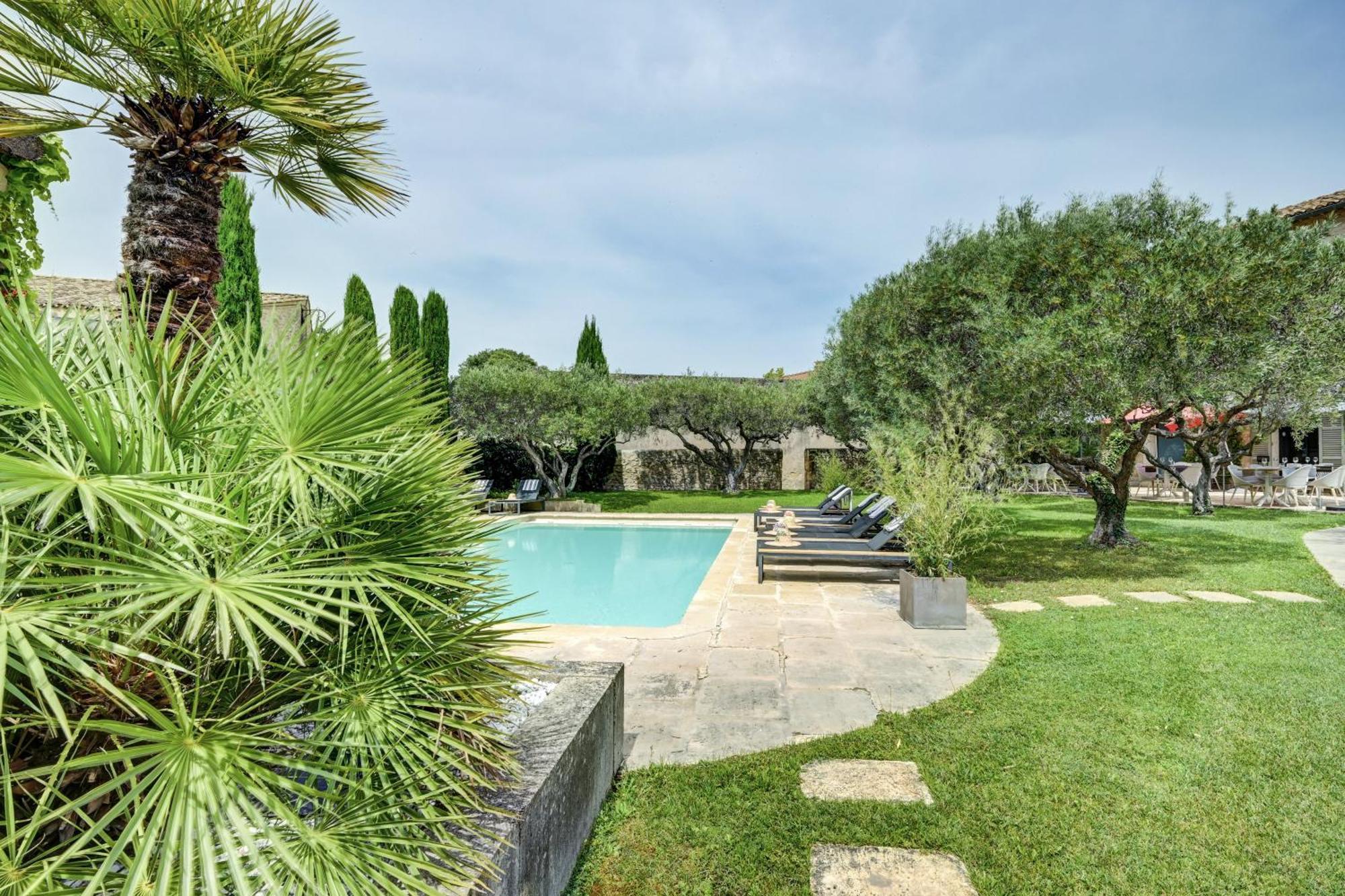 La Belle Vie Hotel Saint-Hilaire-d'Ozilhan ภายนอก รูปภาพ