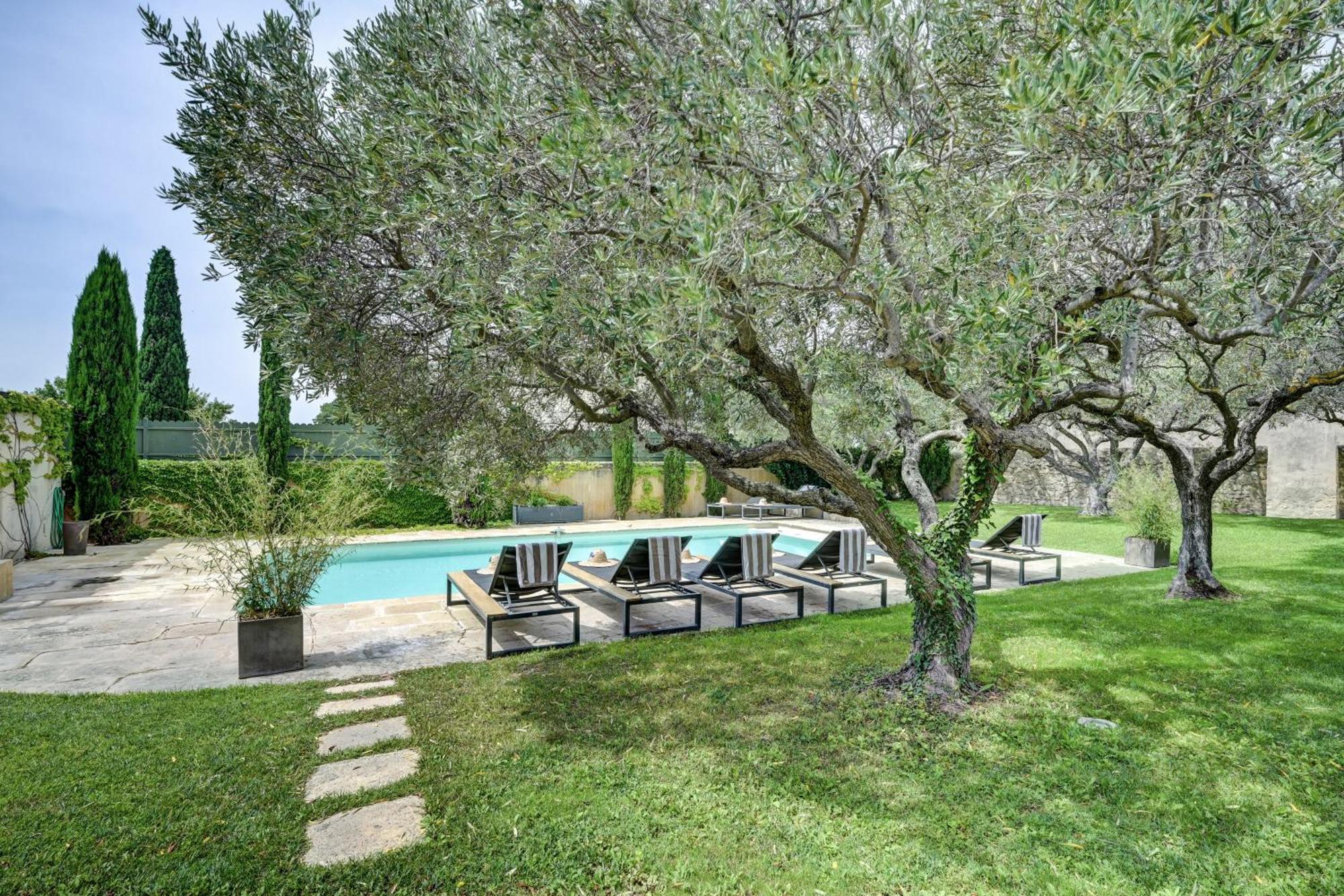 La Belle Vie Hotel Saint-Hilaire-d'Ozilhan ภายนอก รูปภาพ