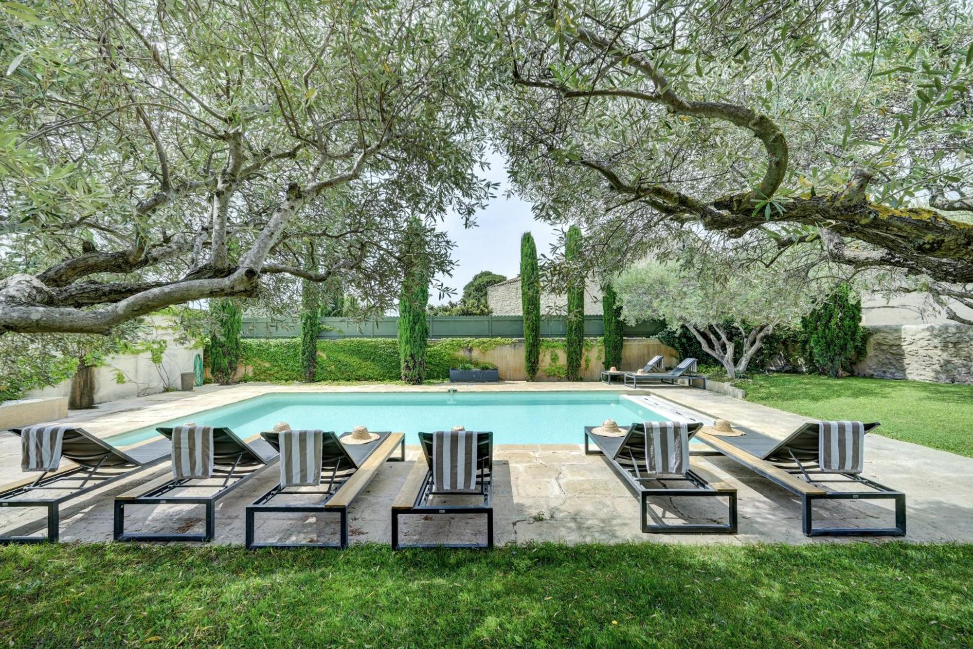 La Belle Vie Hotel Saint-Hilaire-d'Ozilhan ภายนอก รูปภาพ