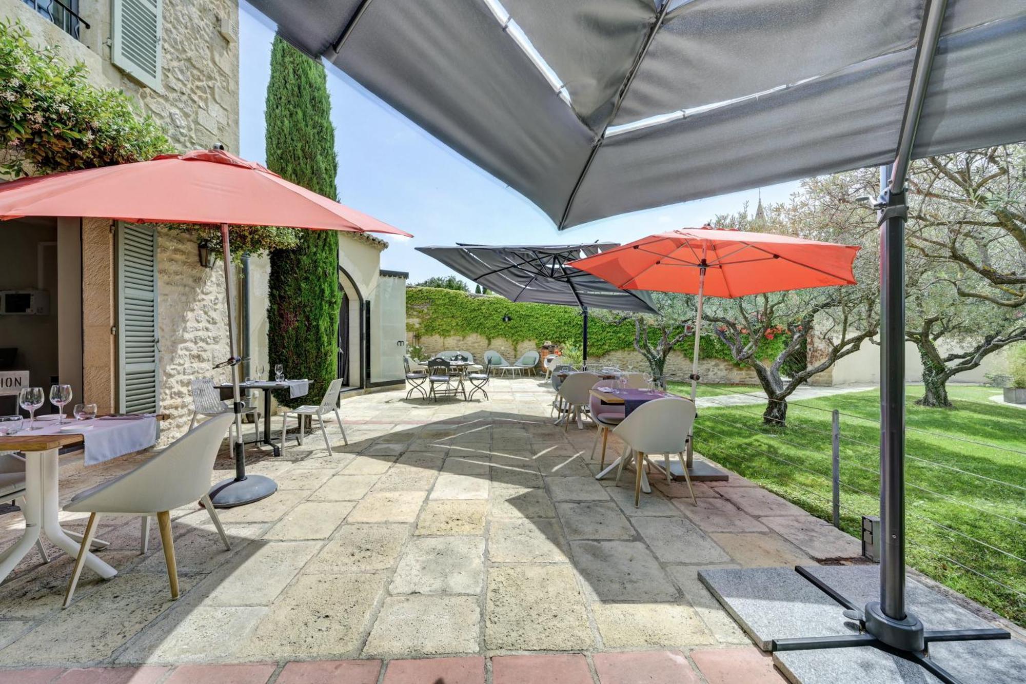 La Belle Vie Hotel Saint-Hilaire-d'Ozilhan ภายนอก รูปภาพ