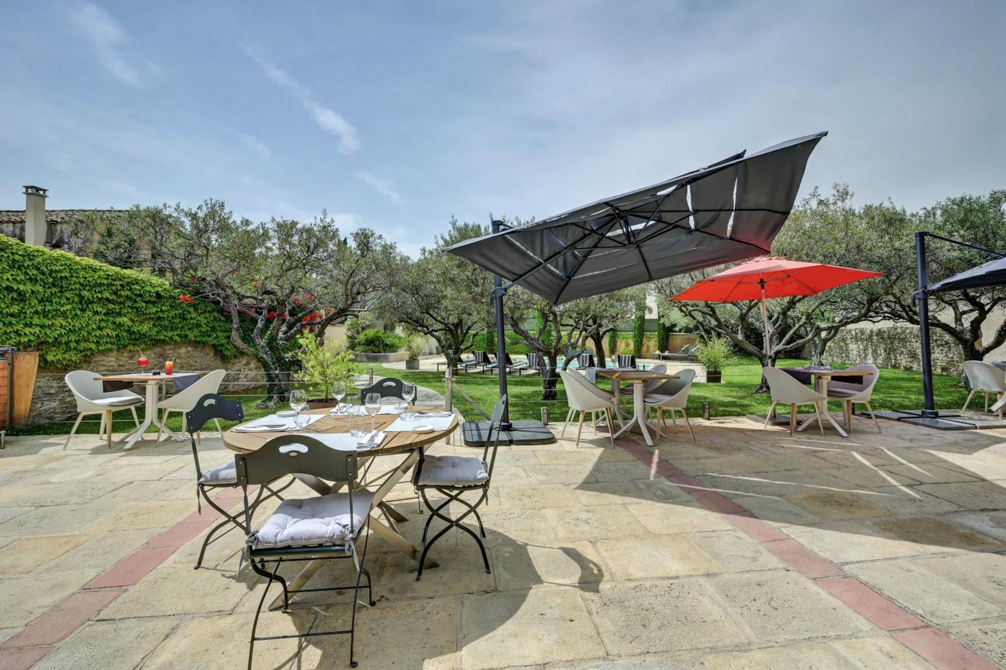 La Belle Vie Hotel Saint-Hilaire-d'Ozilhan ภายนอก รูปภาพ