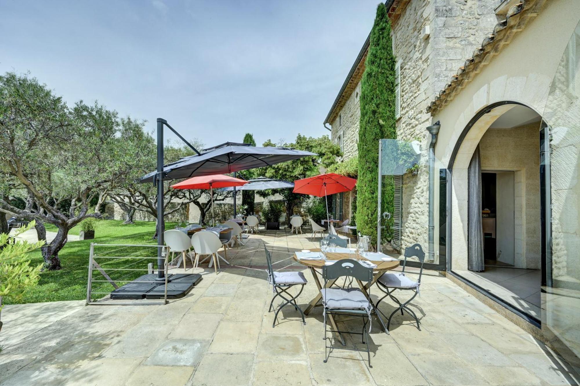 La Belle Vie Hotel Saint-Hilaire-d'Ozilhan ภายนอก รูปภาพ