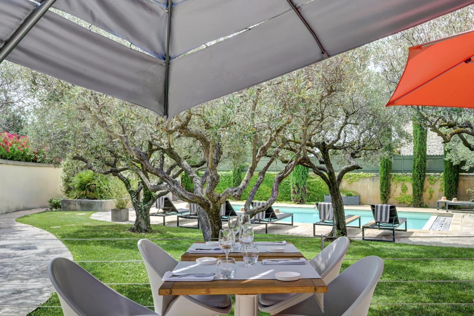 La Belle Vie Hotel Saint-Hilaire-d'Ozilhan ภายนอก รูปภาพ