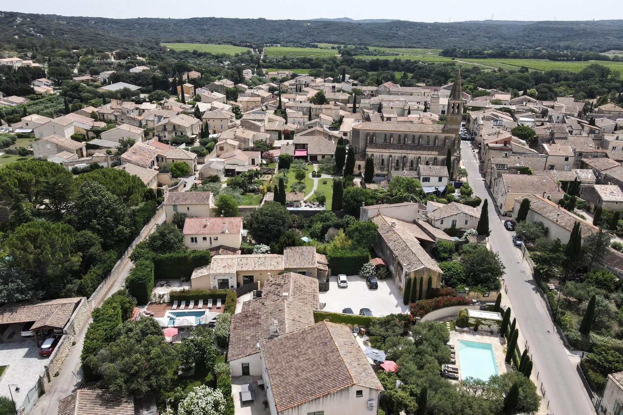 La Belle Vie Hotel Saint-Hilaire-d'Ozilhan ภายนอก รูปภาพ