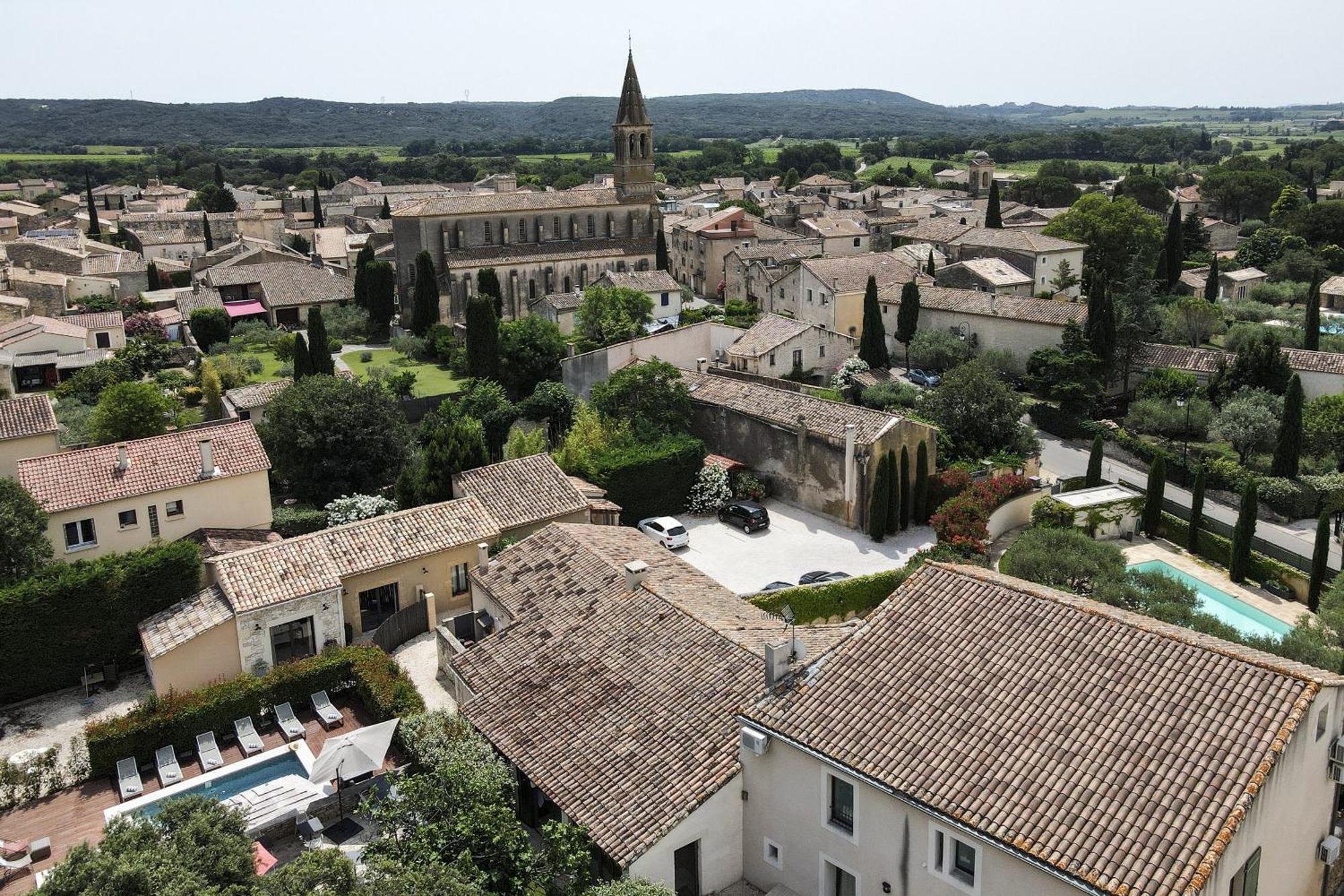 La Belle Vie Hotel Saint-Hilaire-d'Ozilhan ภายนอก รูปภาพ