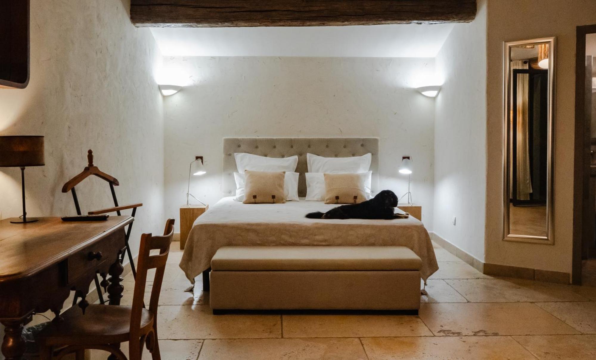 La Belle Vie Hotel Saint-Hilaire-d'Ozilhan ภายนอก รูปภาพ