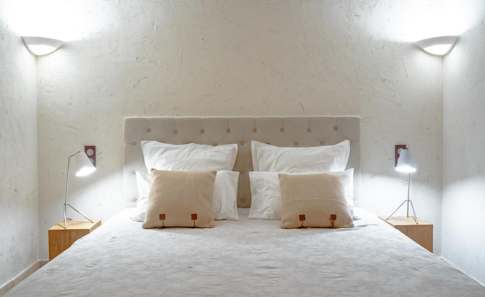 La Belle Vie Hotel Saint-Hilaire-d'Ozilhan ภายนอก รูปภาพ