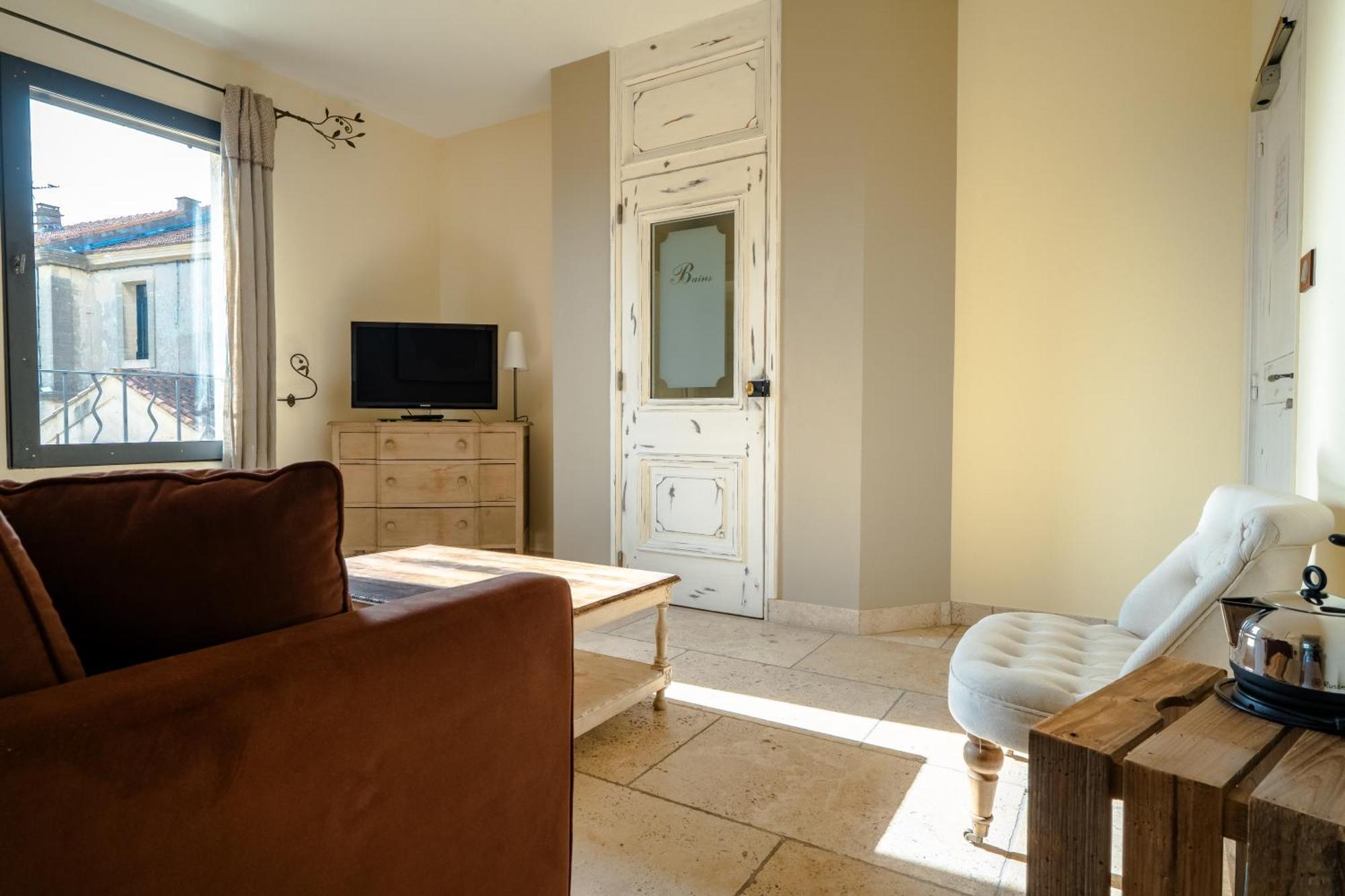 La Belle Vie Hotel Saint-Hilaire-d'Ozilhan ภายนอก รูปภาพ