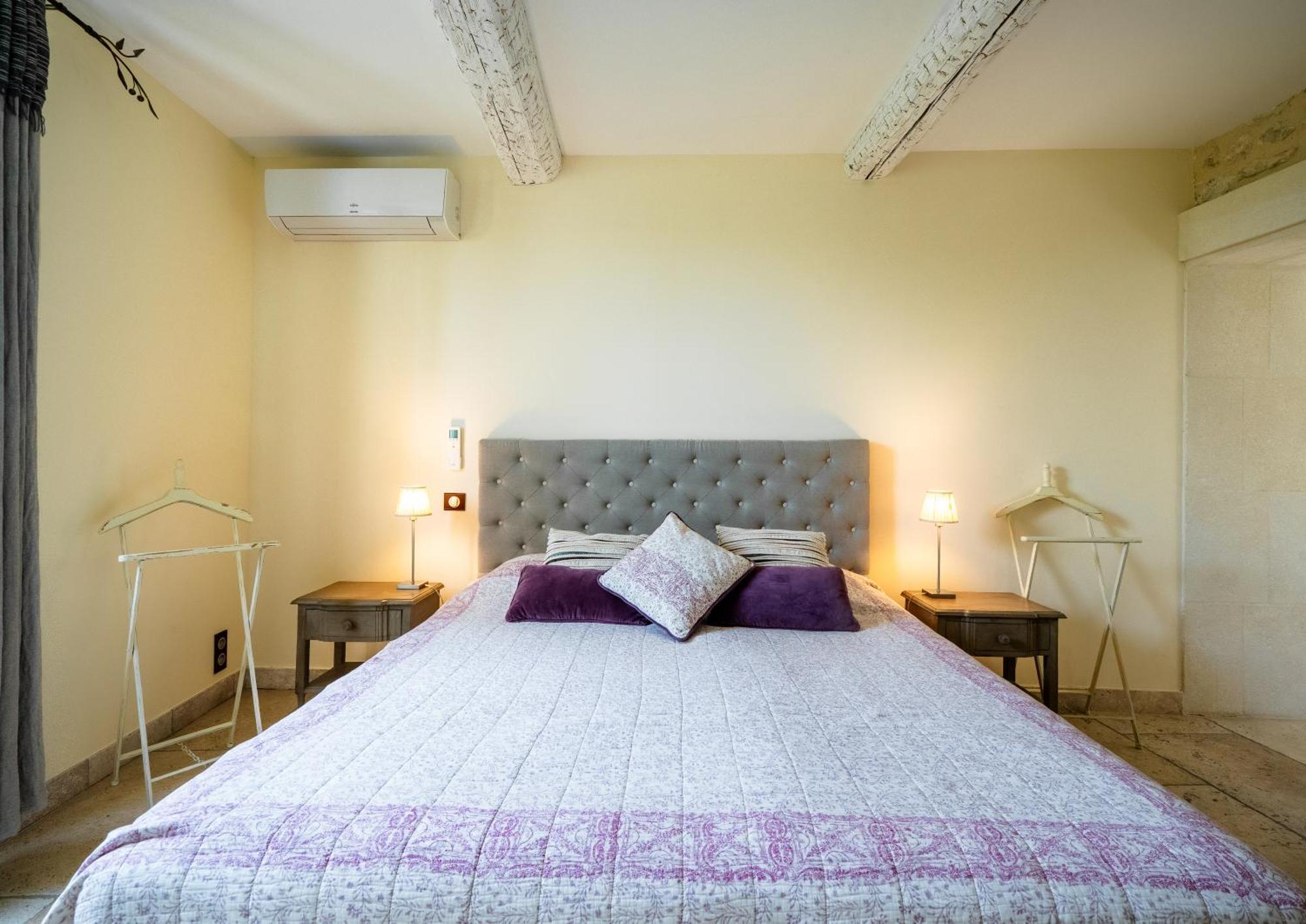 La Belle Vie Hotel Saint-Hilaire-d'Ozilhan ภายนอก รูปภาพ