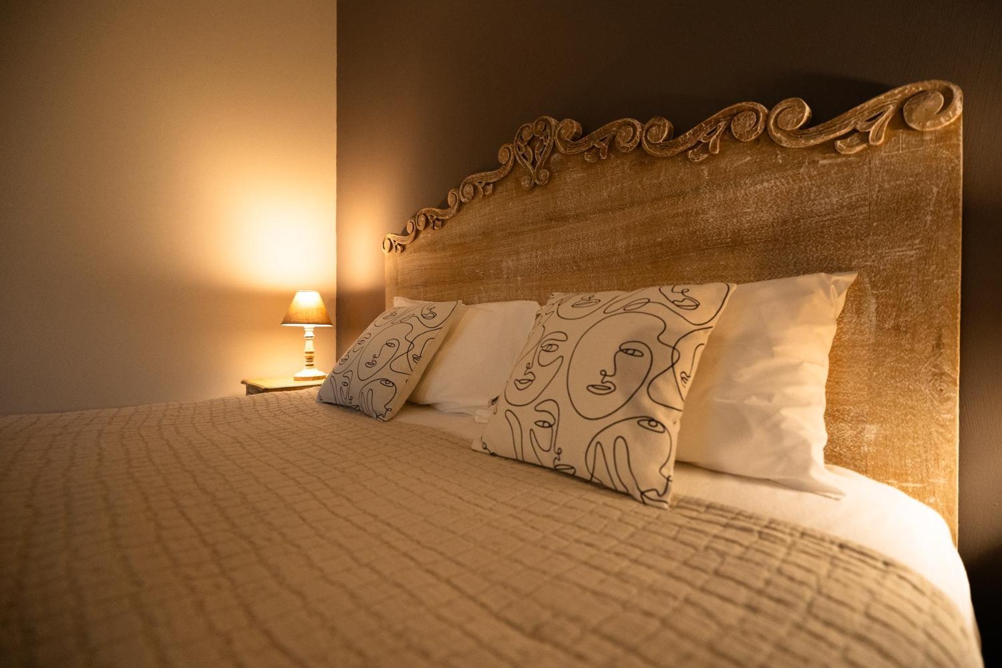 La Belle Vie Hotel Saint-Hilaire-d'Ozilhan ภายนอก รูปภาพ